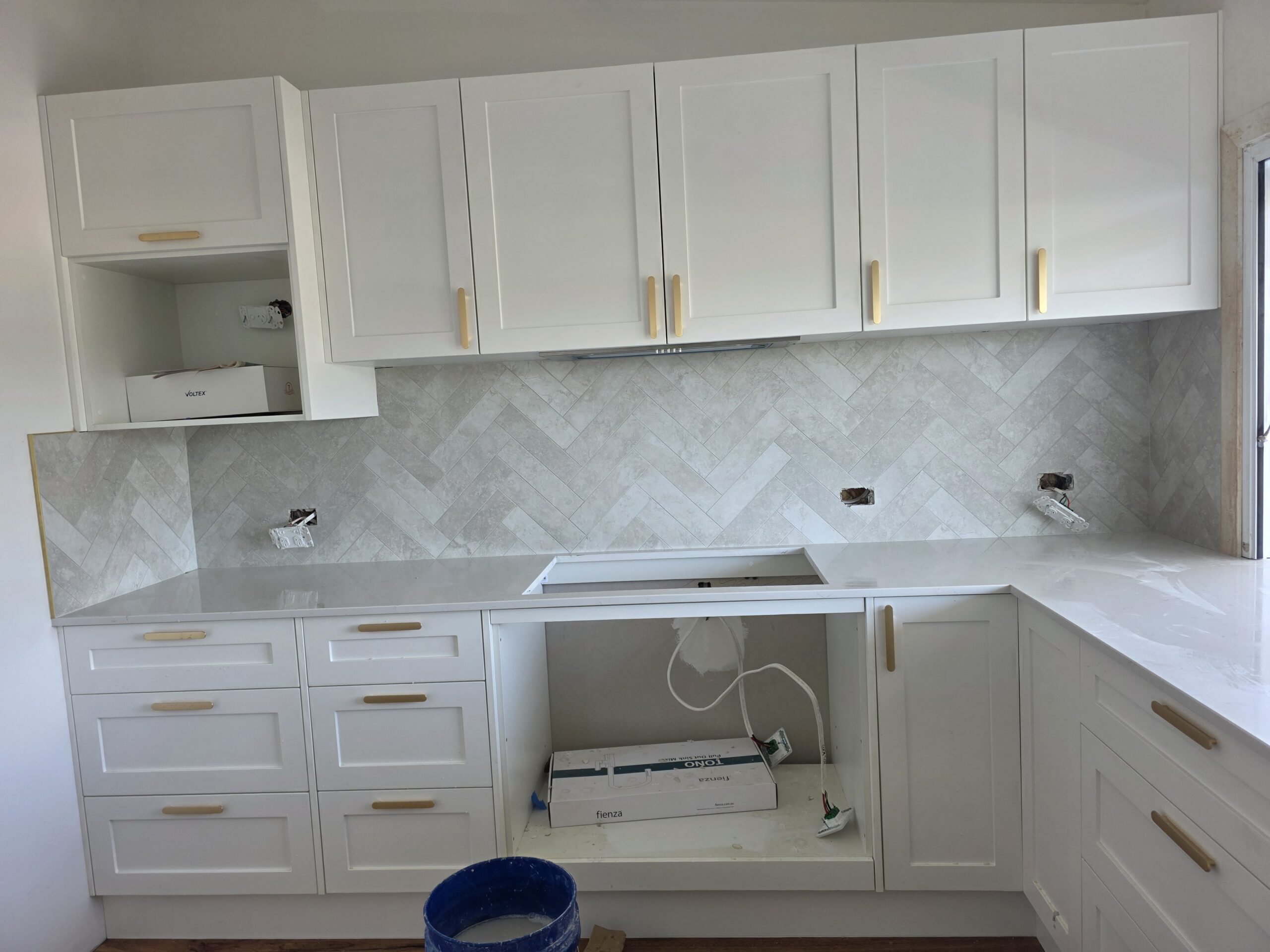Herringbone kitchen splashback tiled by ID Tiling