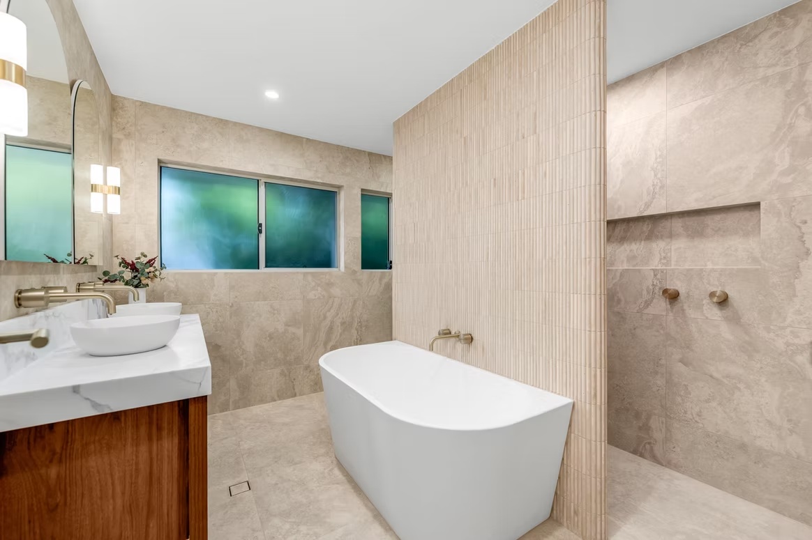 Camp Hill travertine-look bathroom with pencil feature wall